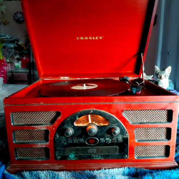 Crosley Red Retro Record Player With Cassete Player Too - Picture 1 of 4